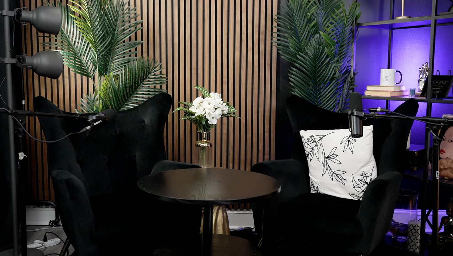 1 Hour Foxy Brown Room Rental